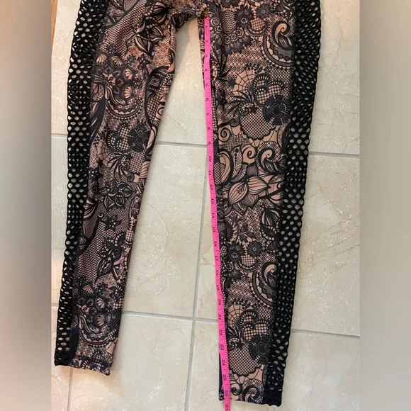 ABS2BE Floral/Paisley Leggings with Mesh Sides & Scrunch Booty - Picture 8 of 11